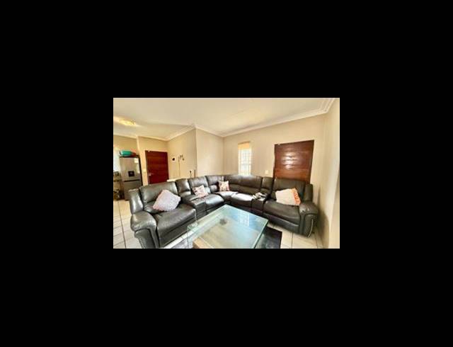 2 BEDROOM HOUSE FOR SALE IN SOUTH HILLS